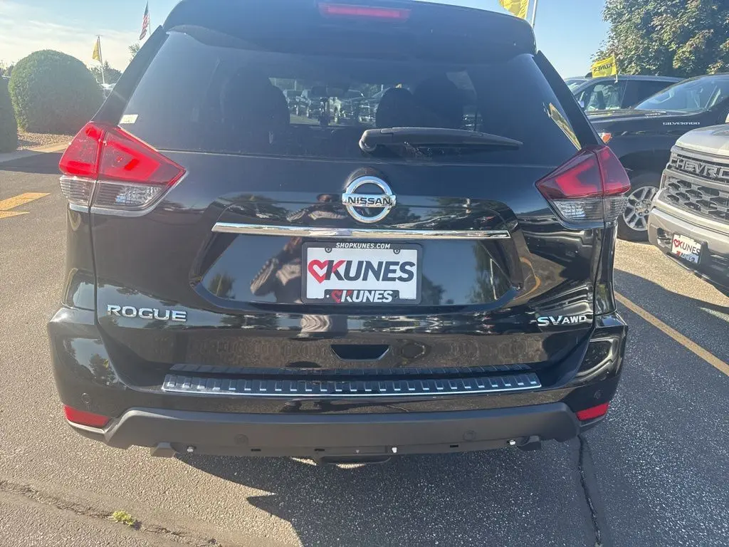 2020 Nissan Rogue SV photo 8