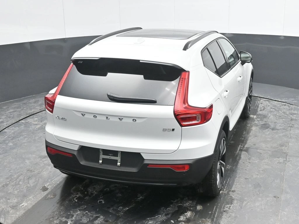 2026 Volvo - image 29