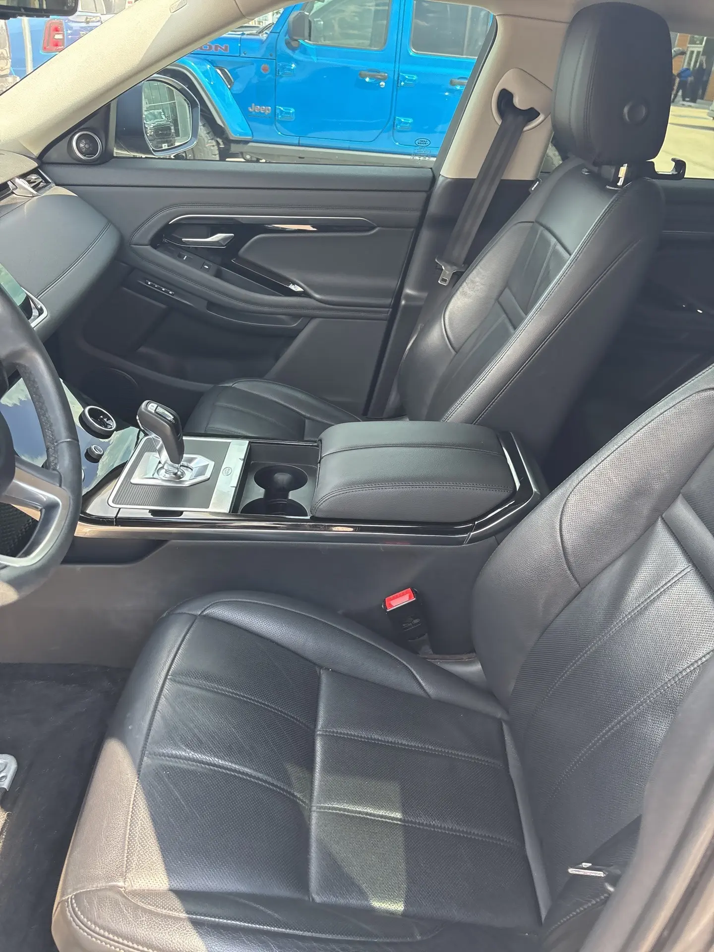 2020 Land Rover Range Rover Evoque SE photo 3