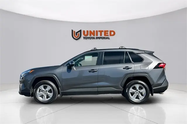 2022 Toyota RAV4 XLE photo 3