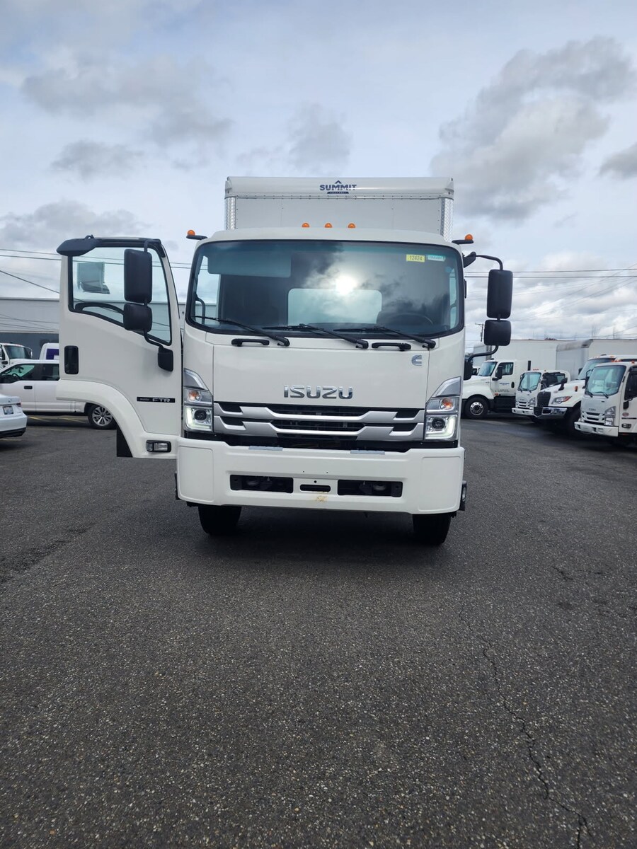 2025 Isuzu FTR in Seattle, WA — photo 2