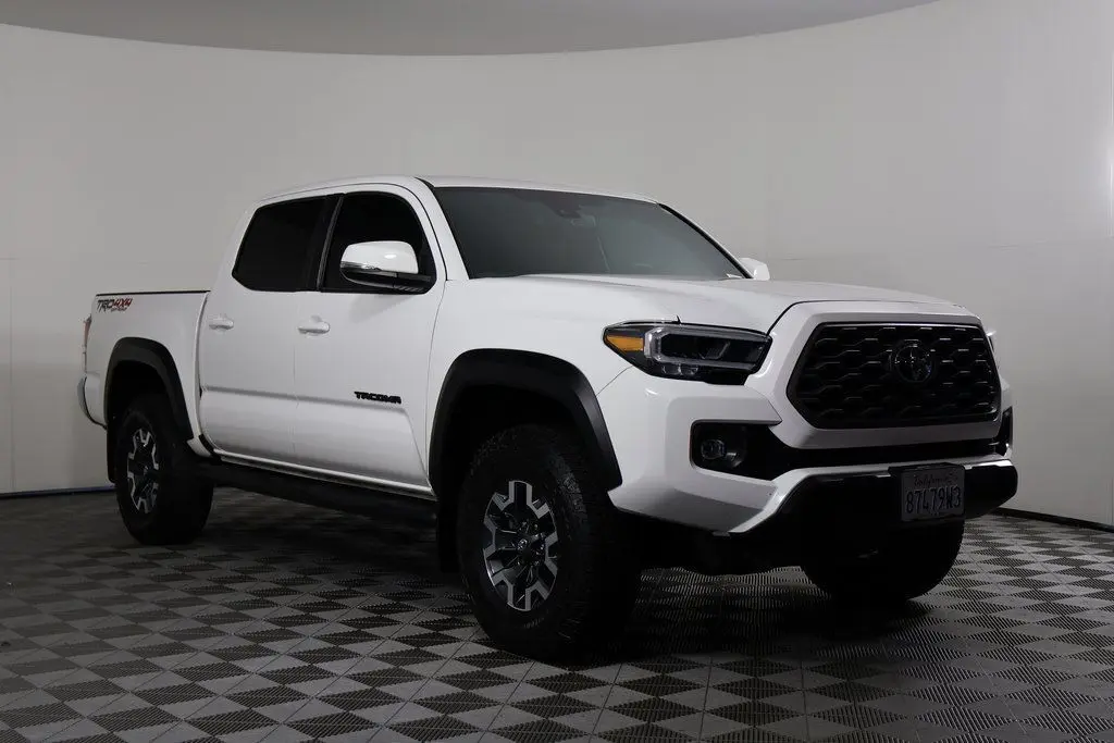 2023 Toyota Tacoma V6 photo 3