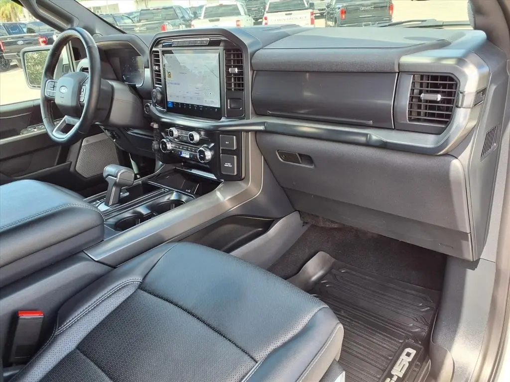 2024 Ford F-150 Lariat photo 12