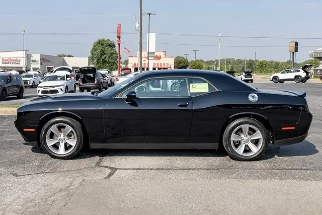 2022 Dodge Challenger SXT photo 7