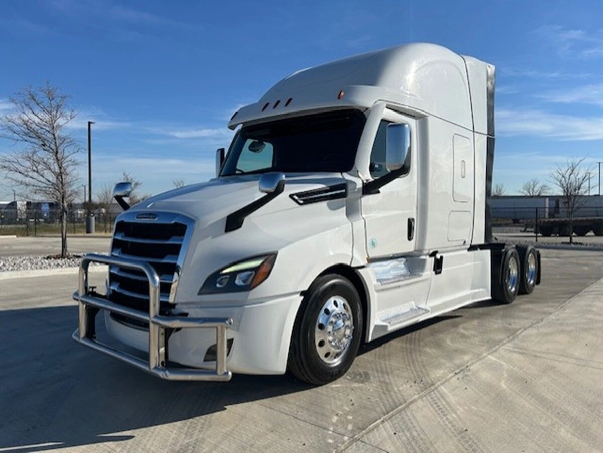 2024 Freightliner Cascadia - image 1