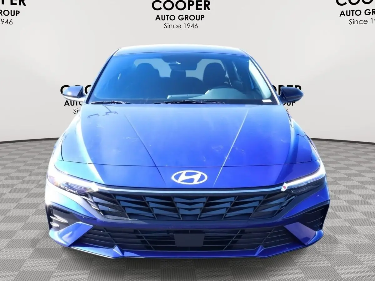 2026 Hyundai Elantra SEL Sport photo 2