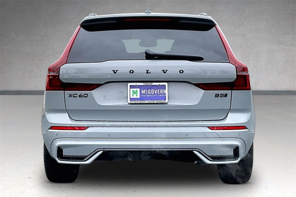 2026 Volvo - image 4