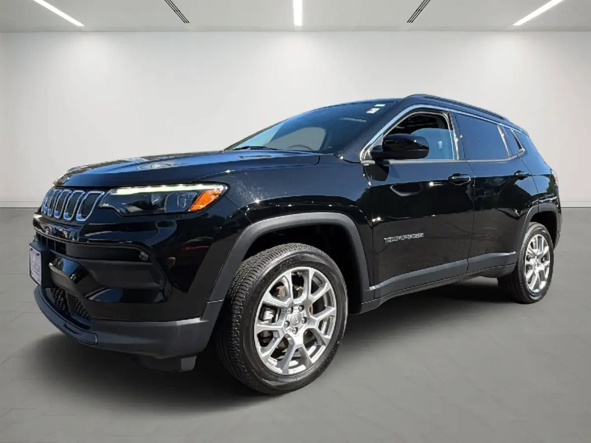 2022 Jeep Compass Latitude Lux's photo