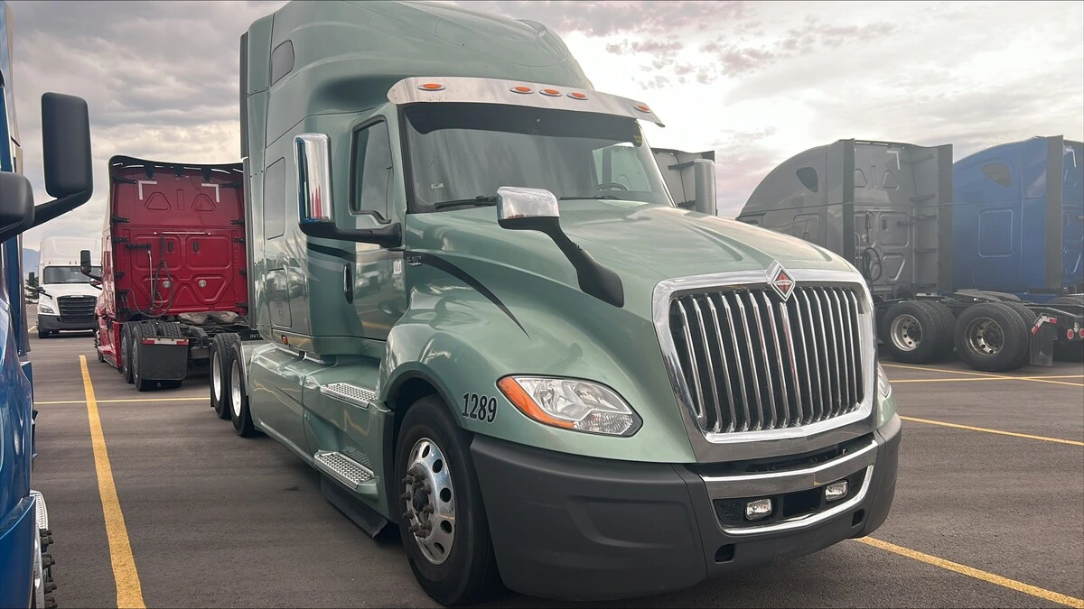 2023 International LT — photo 4