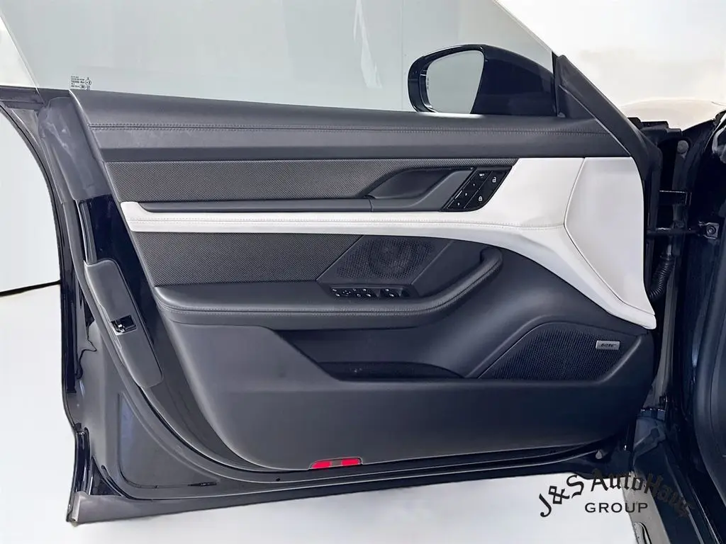 2021 Porsche Taycan Turbo photo 20