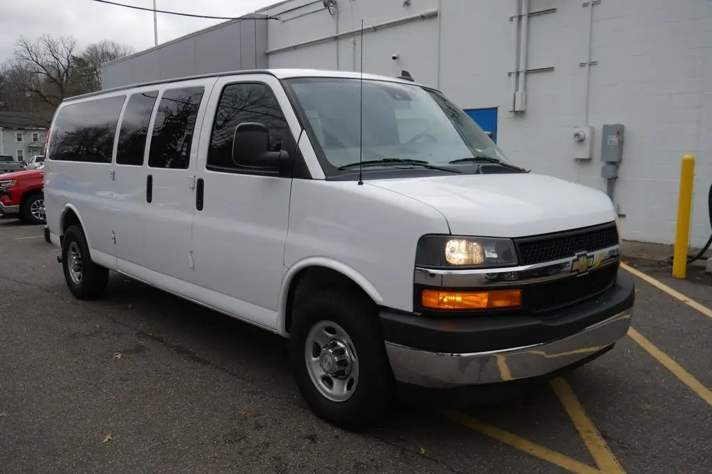 2022 Chevrolet Express 3500 LT Passenger photo 2