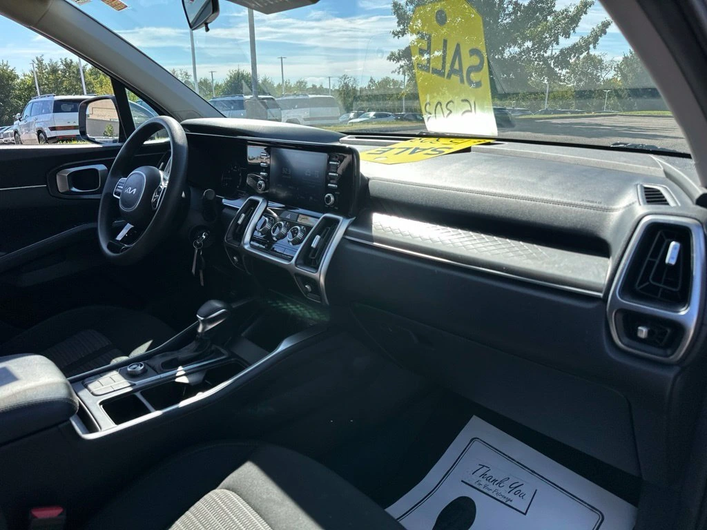 2022 Kia Sorento LX - Photo 19