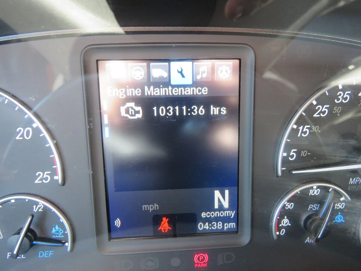 2022 Freightliner Cascadia - image 23