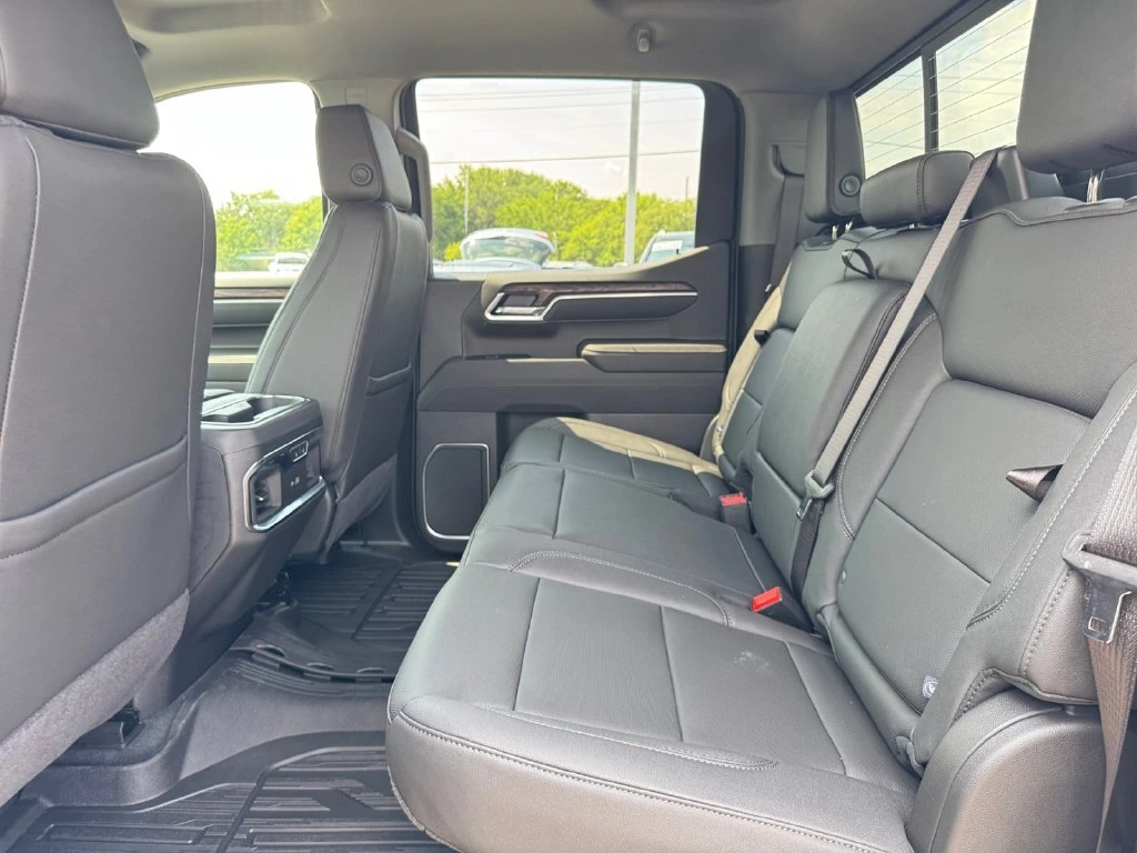 2026 GMC Sierra 1500 SLT - Photo 19