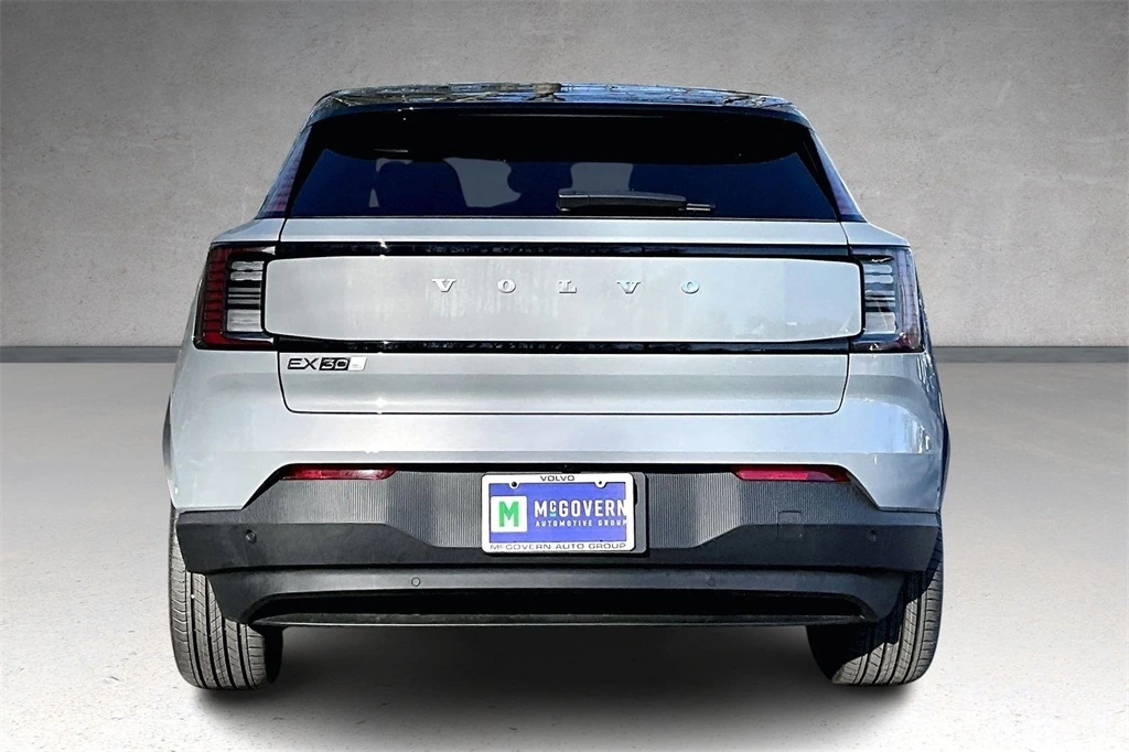 2026 Volvo - image 4