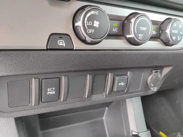2020 Toyota Tacoma SR5 photo 13