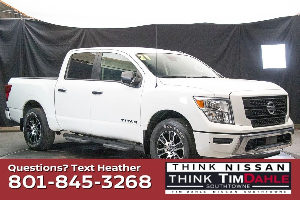 2021 Nissan Titan SV 4X4 Crew Cab's photo