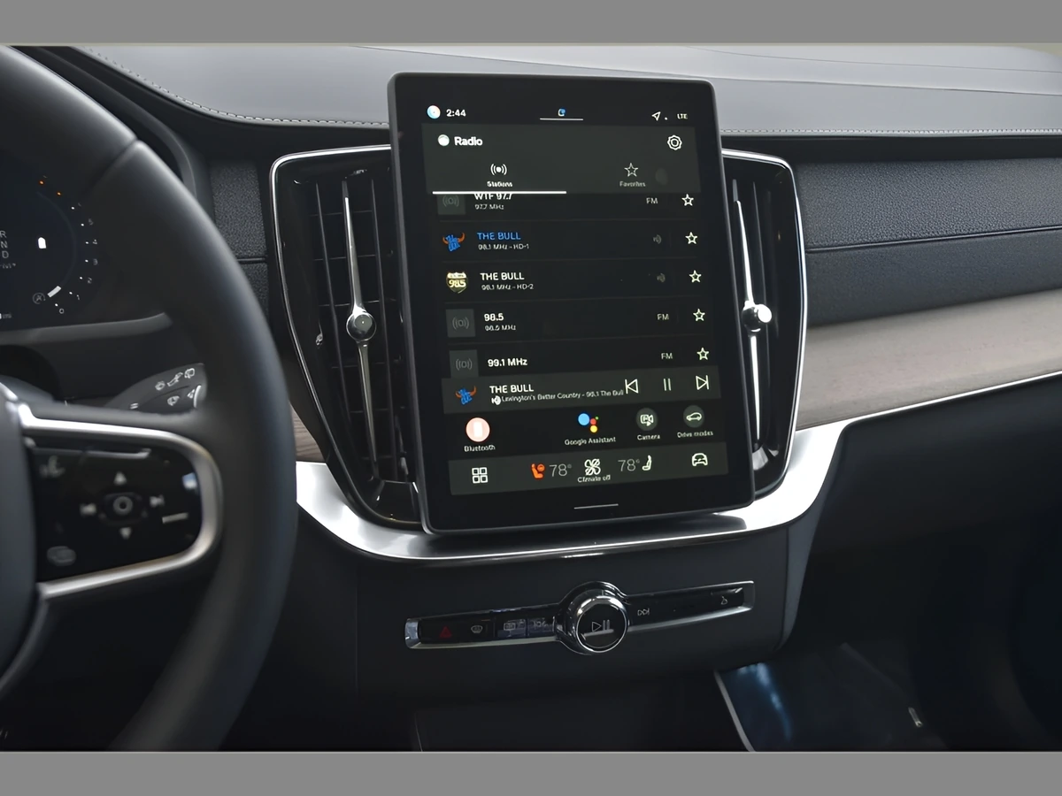 2026 Volvo XC90 Plus - Photo 15