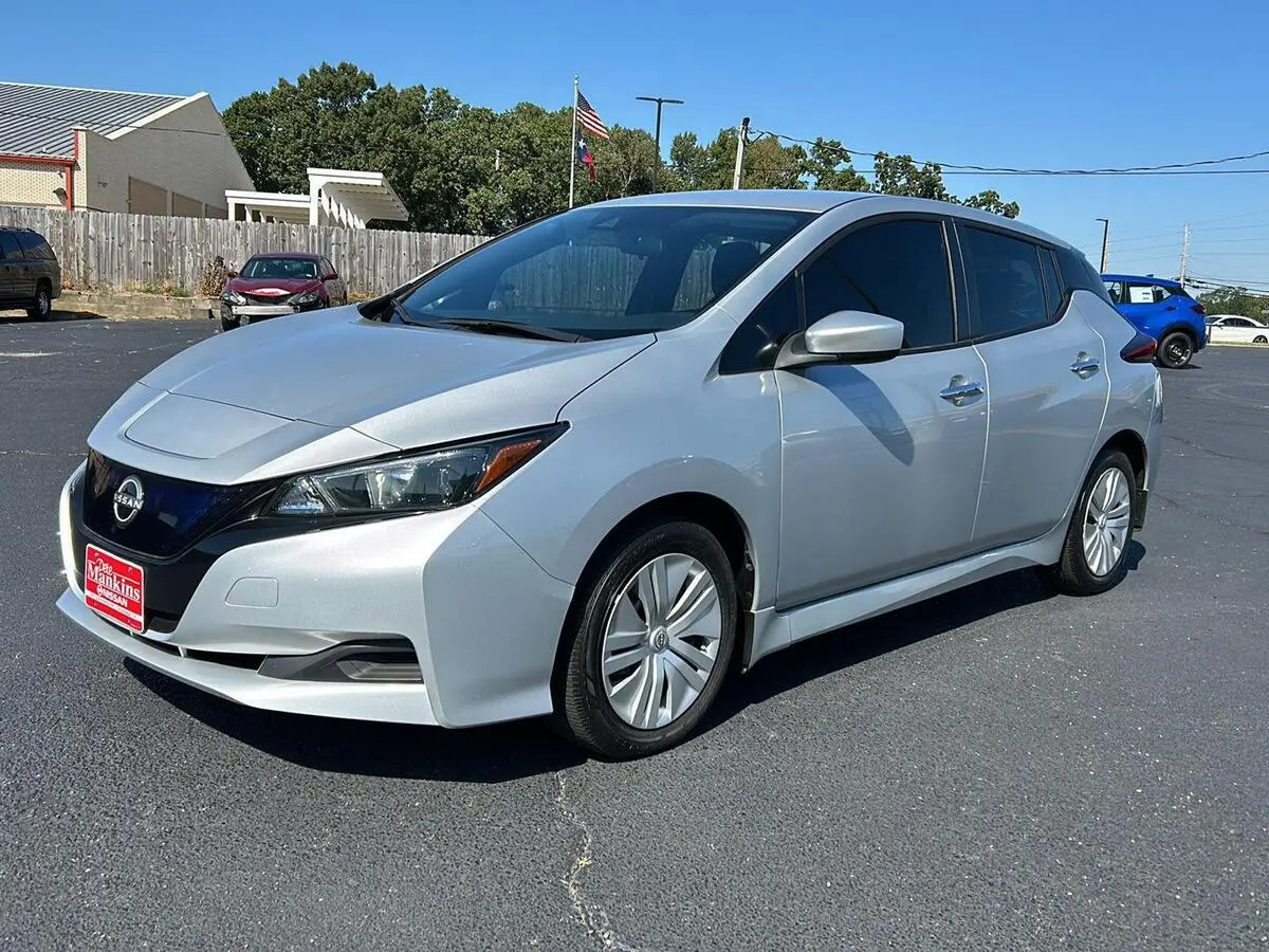 2023 Nissan Leaf S's photo