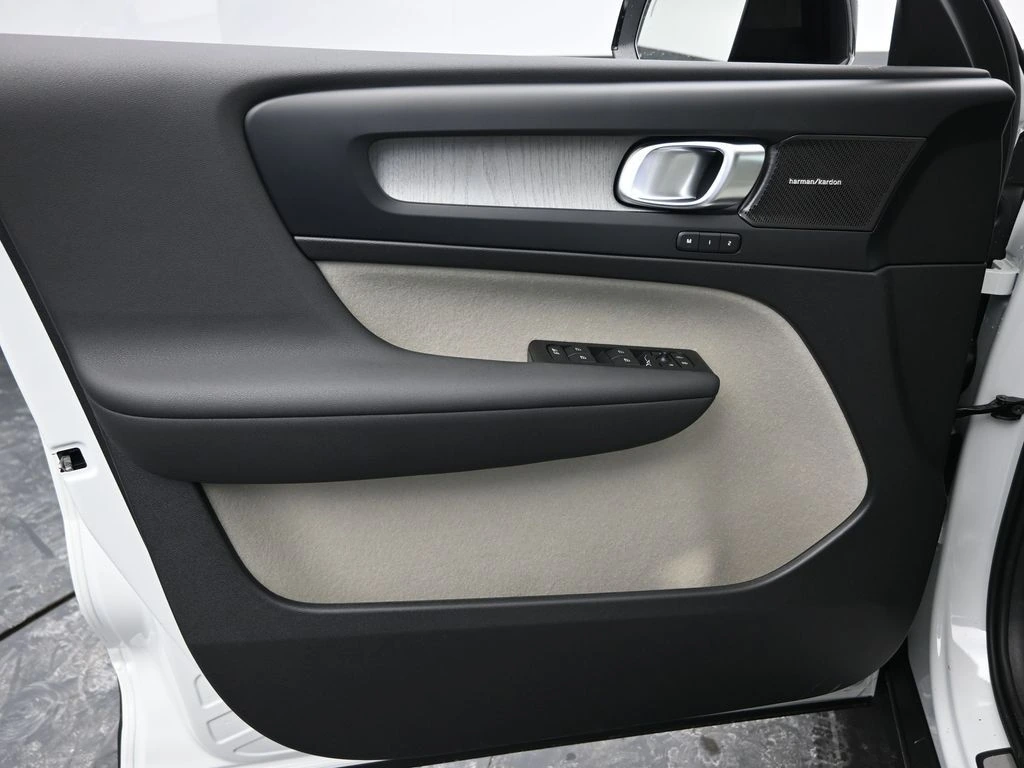 2026 Volvo - image 22