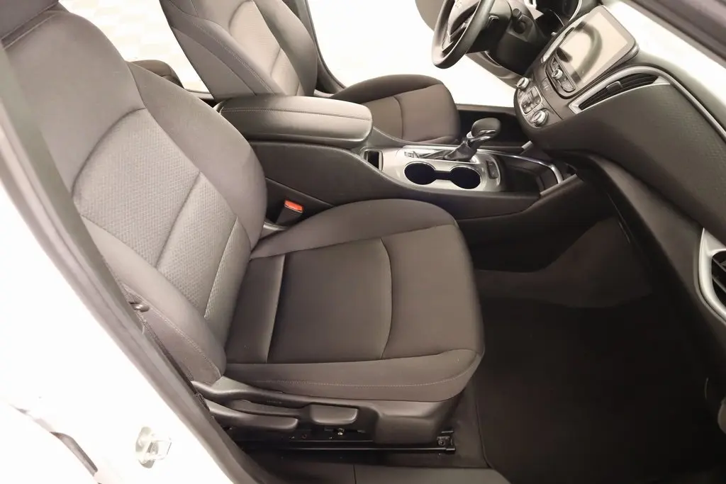 2024 Chevrolet Malibu 1LT photo 12