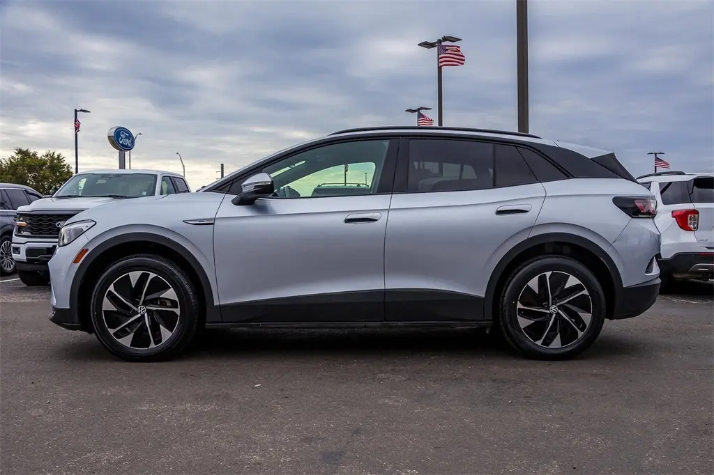 2022 Volkswagen ID.4 Pro photo 4