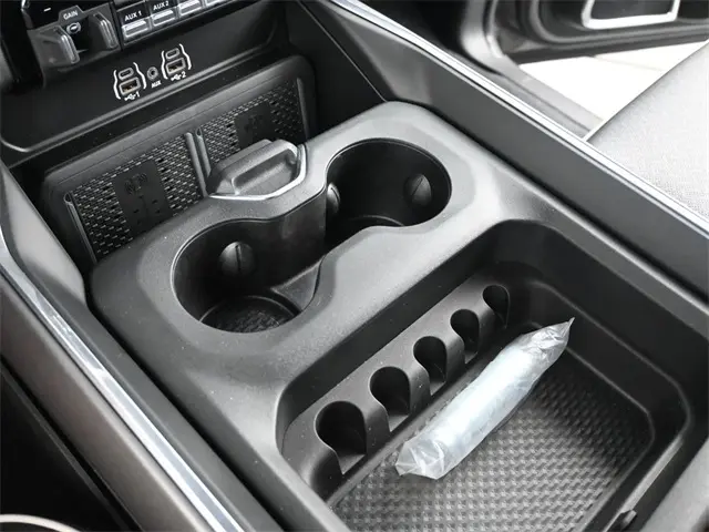 2025 Ram 2500 Laramie photo 17