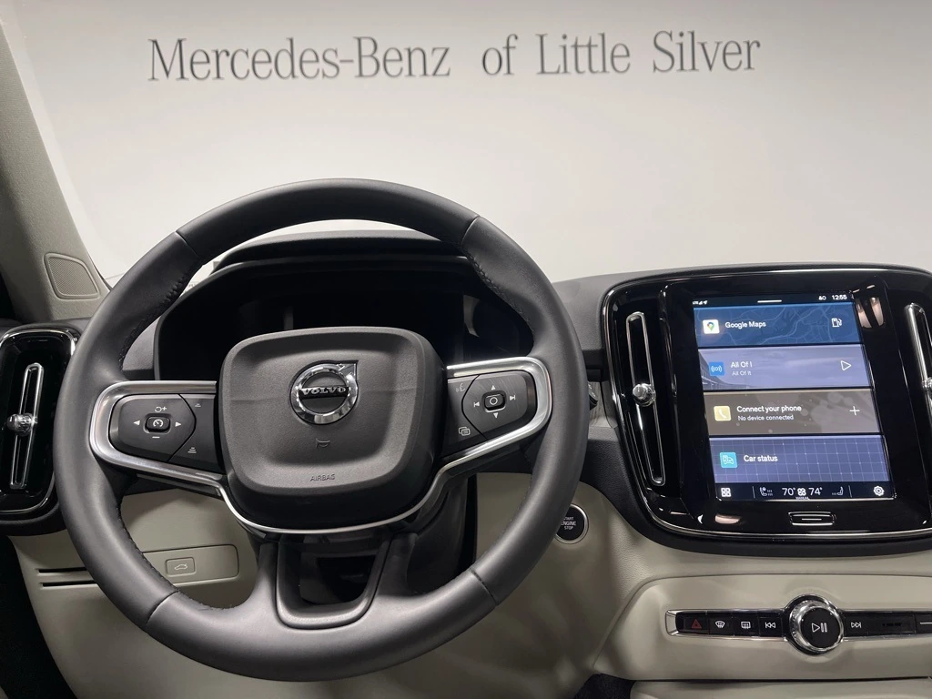 2025 Volvo - image 31