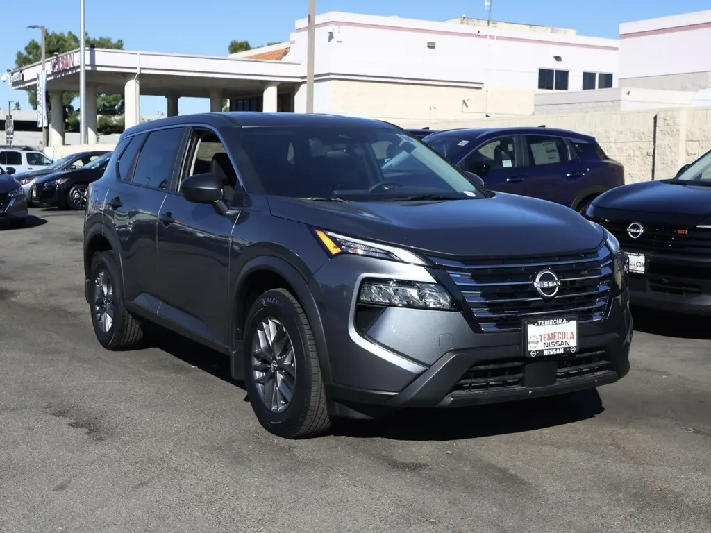 2025 Nissan Rogue S's photo