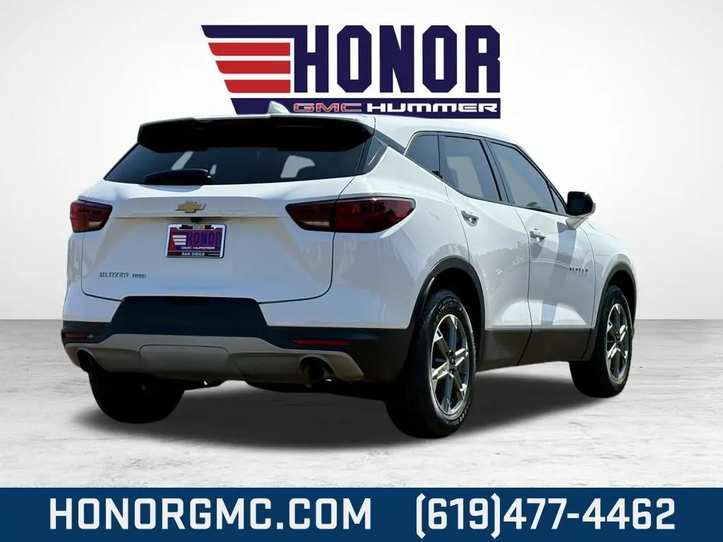 2023 Chevrolet Blazer 2LT photo 2