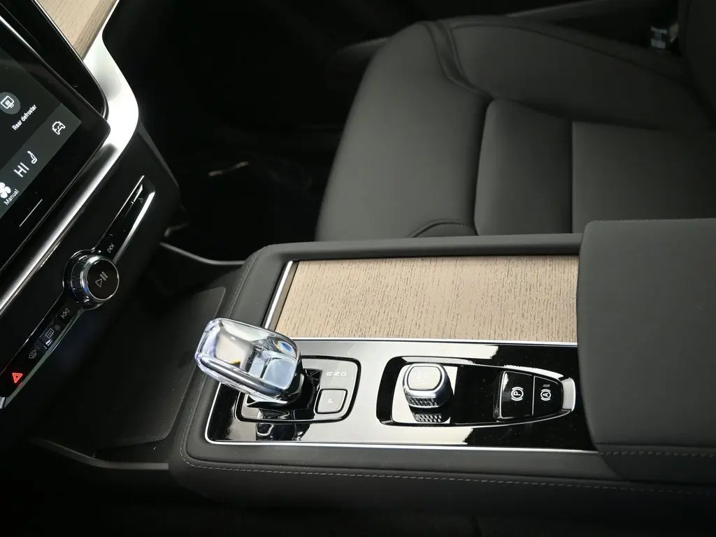 2026 Volvo - image 16