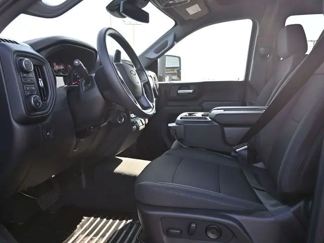2026 Chevrolet Silverado 2500HD Custom photo 11
