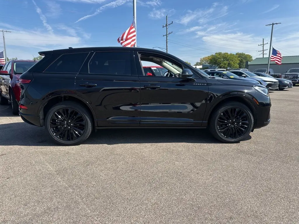 2024 Lincoln Corsair Premiere photo 2