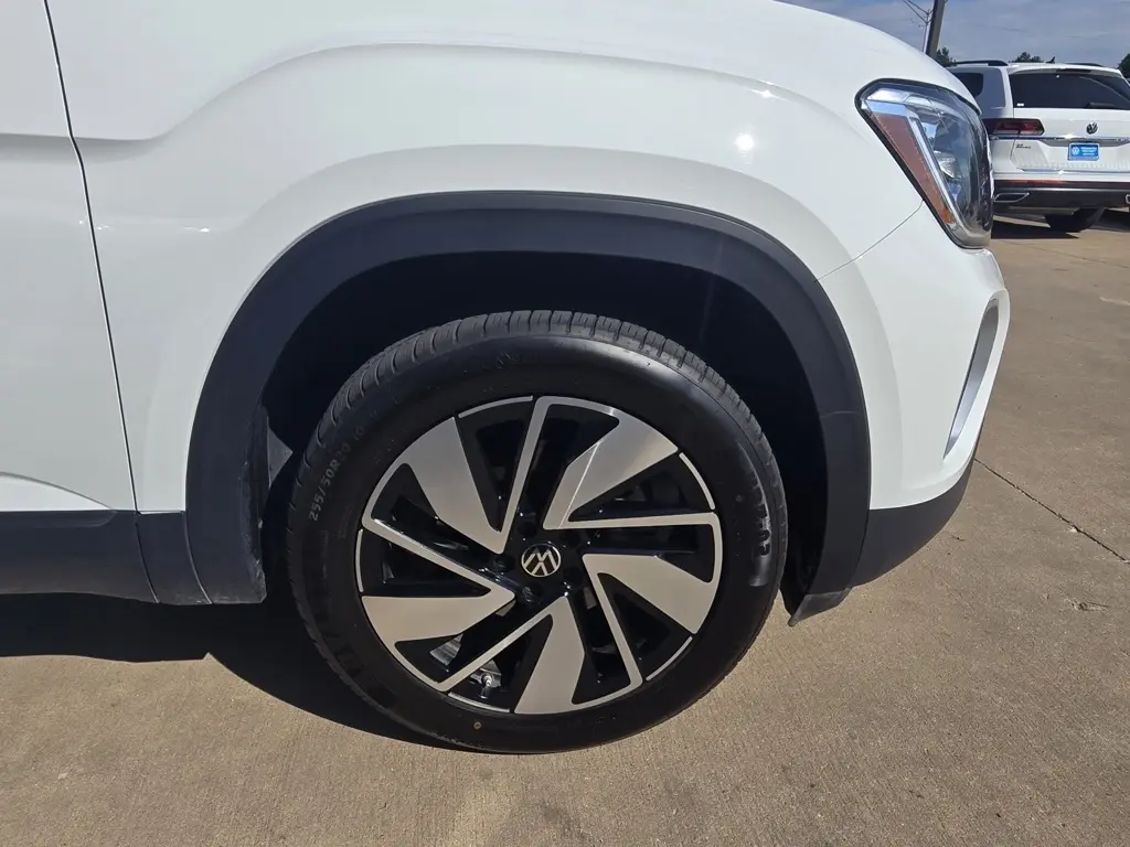 2024 Volkswagen Atlas SE Technology photo 3