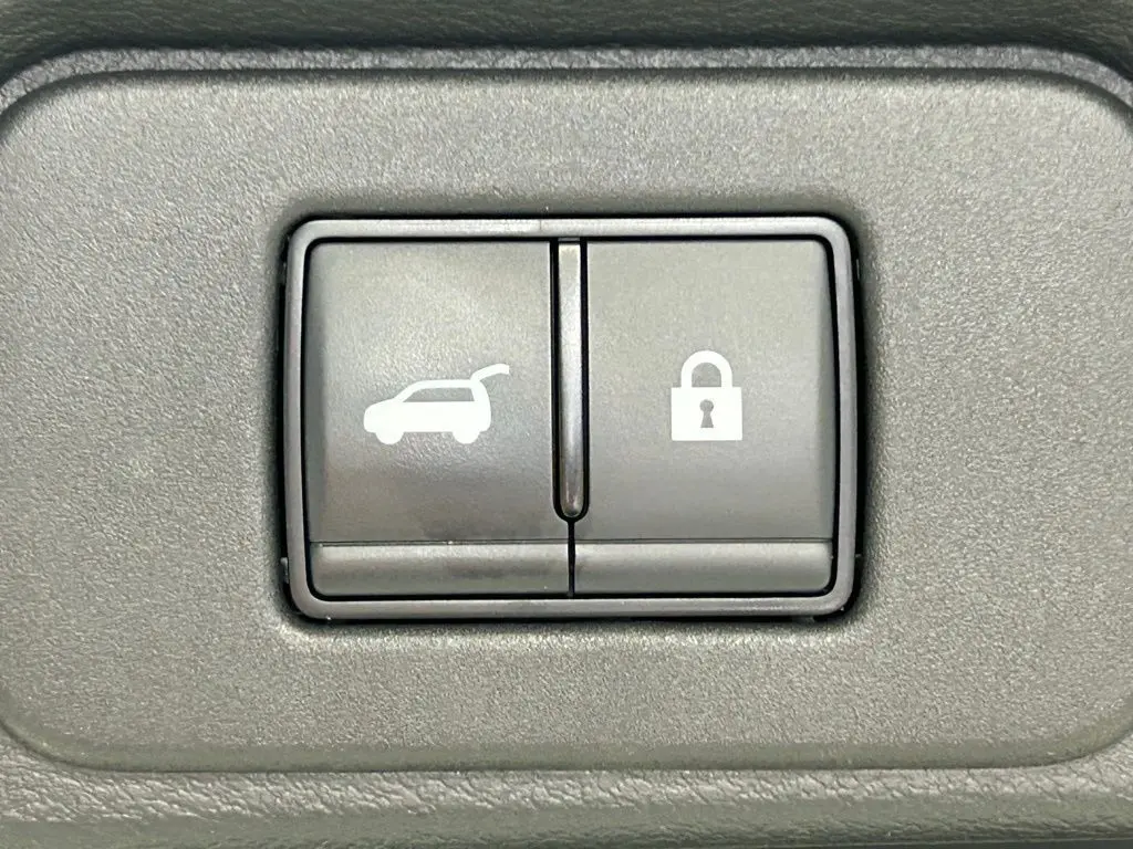 2024 Nissan Rogue SV photo 14