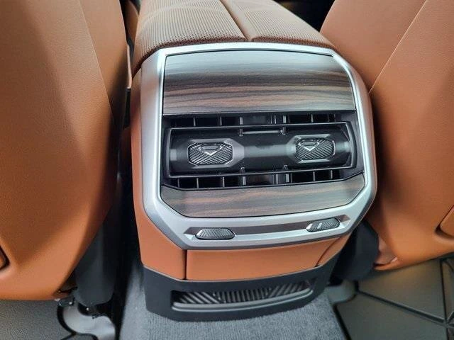 2026 BMW 7 Series 750e - Photo 16
