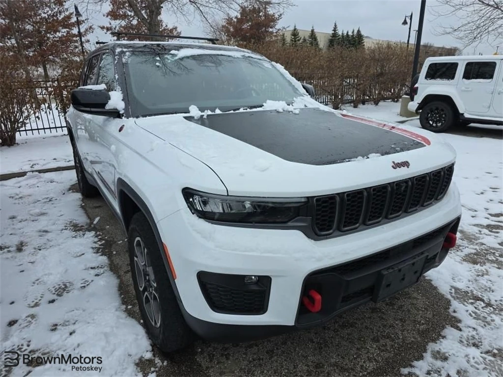 2022 Jeep Grand Cherokee Trailhawk's photo