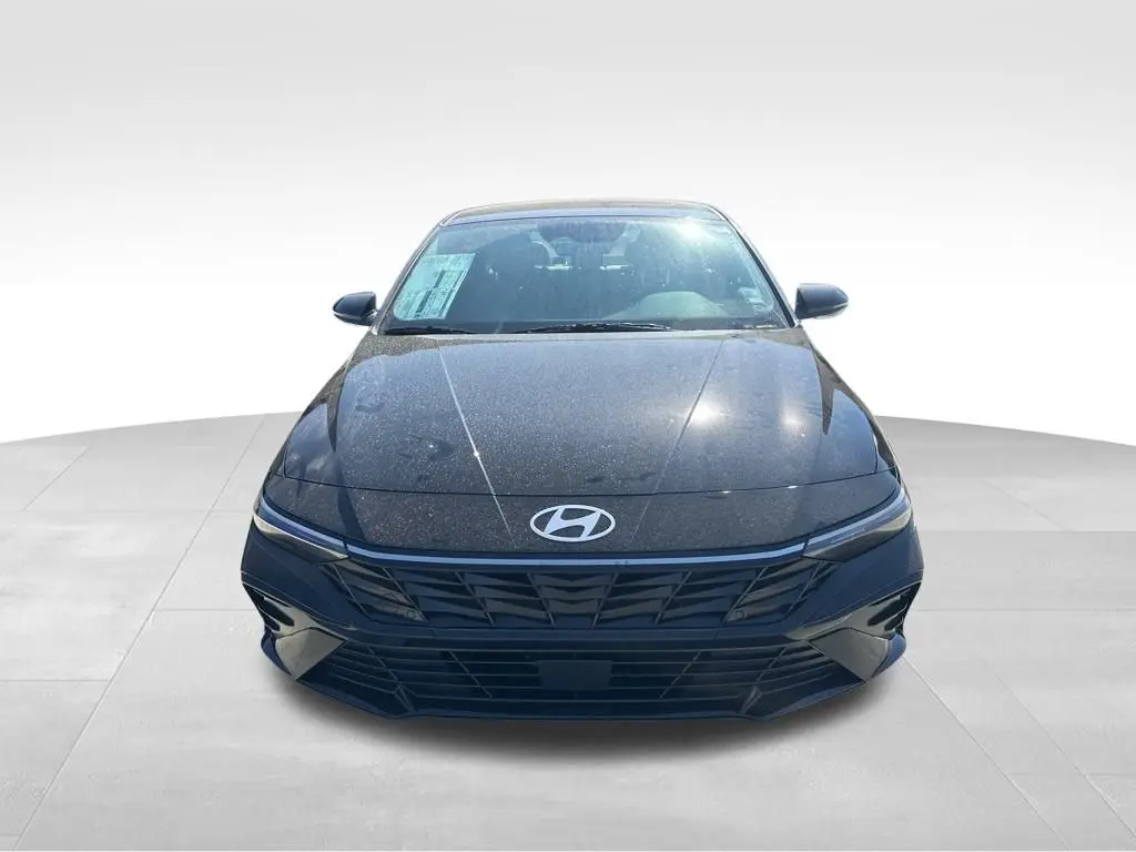 2025 Hyundai Elantra Limited photo 2