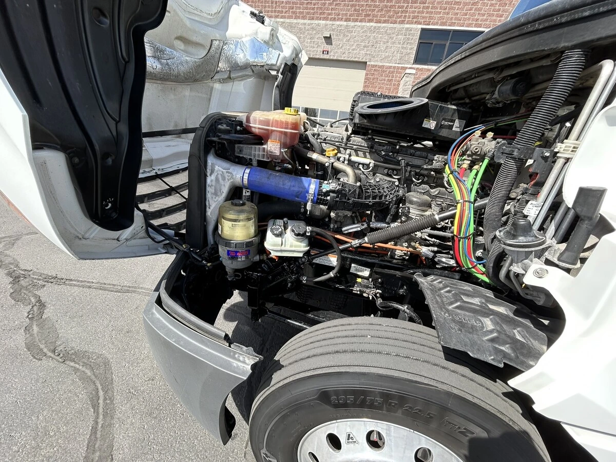 2022 Freightliner Cascadia - image 22