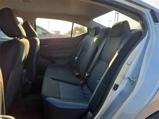 2025 Nissan Versa 1.6 SV photo 15