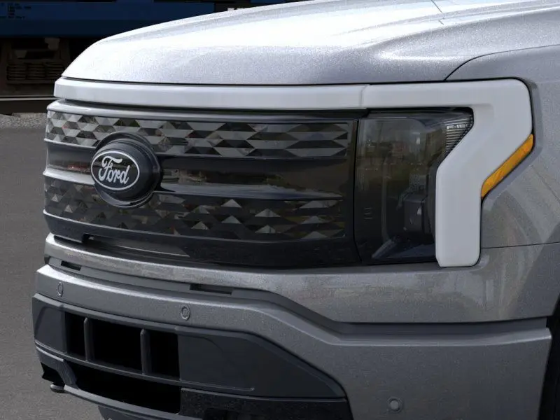 2025 Ford F-150 Lightning Platinum photo 16