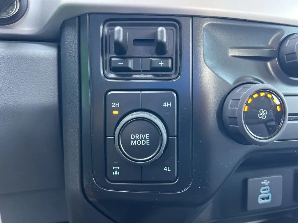2025 Ford F-250 photo 17