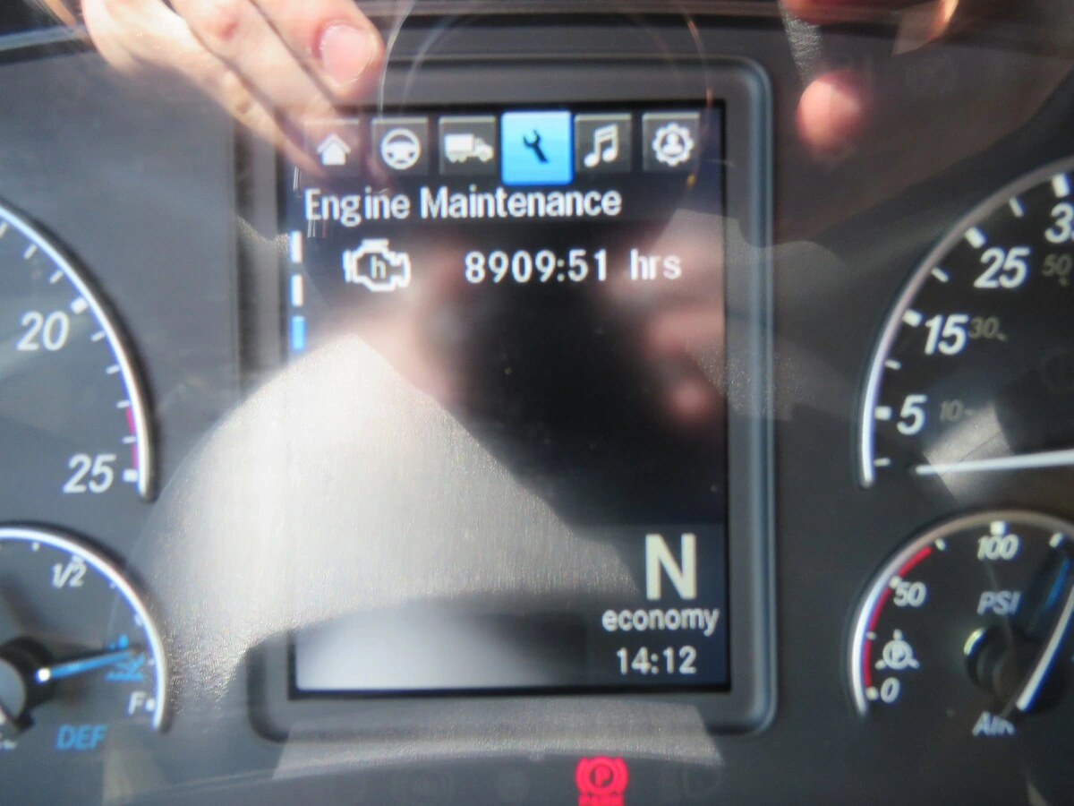 2022 Freightliner Cascadia - image 26