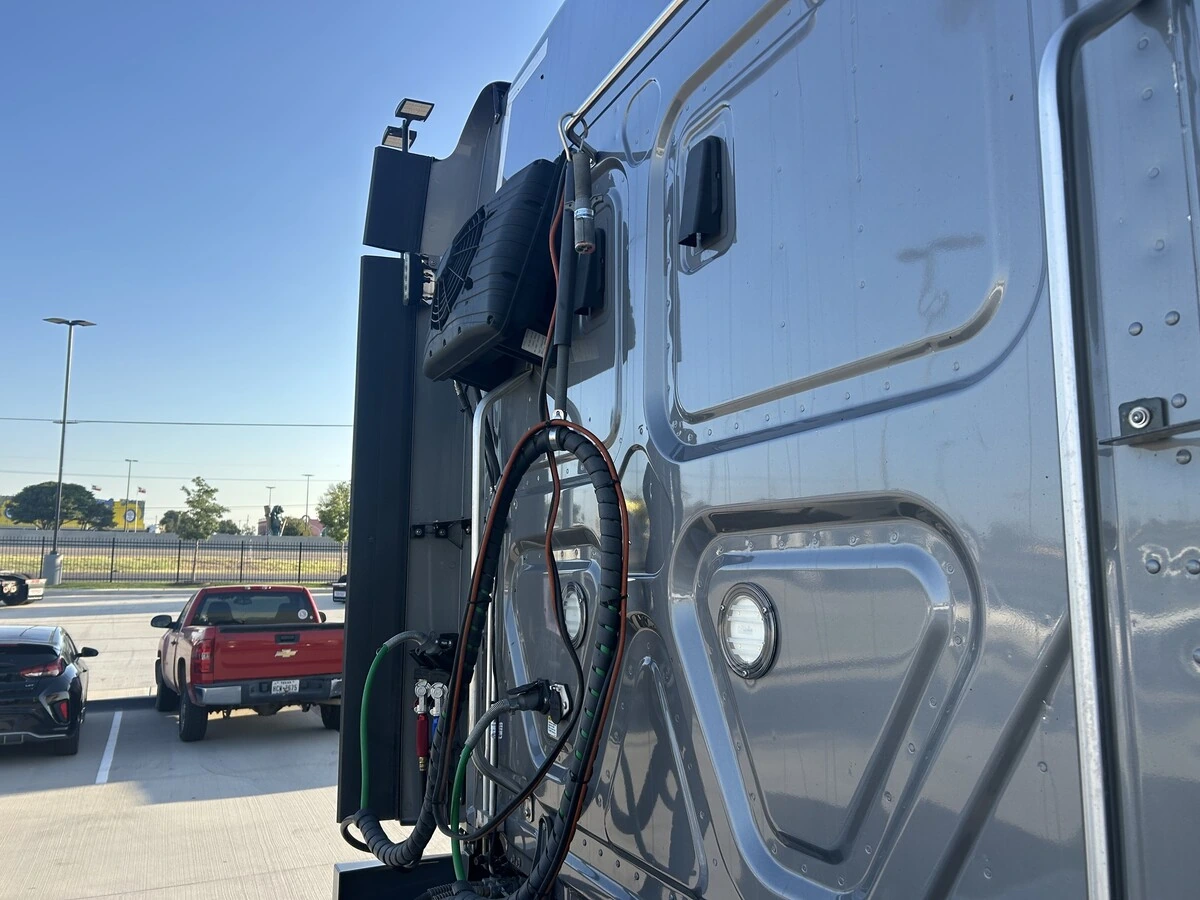 2021 Freightliner Cascadia — photo 6