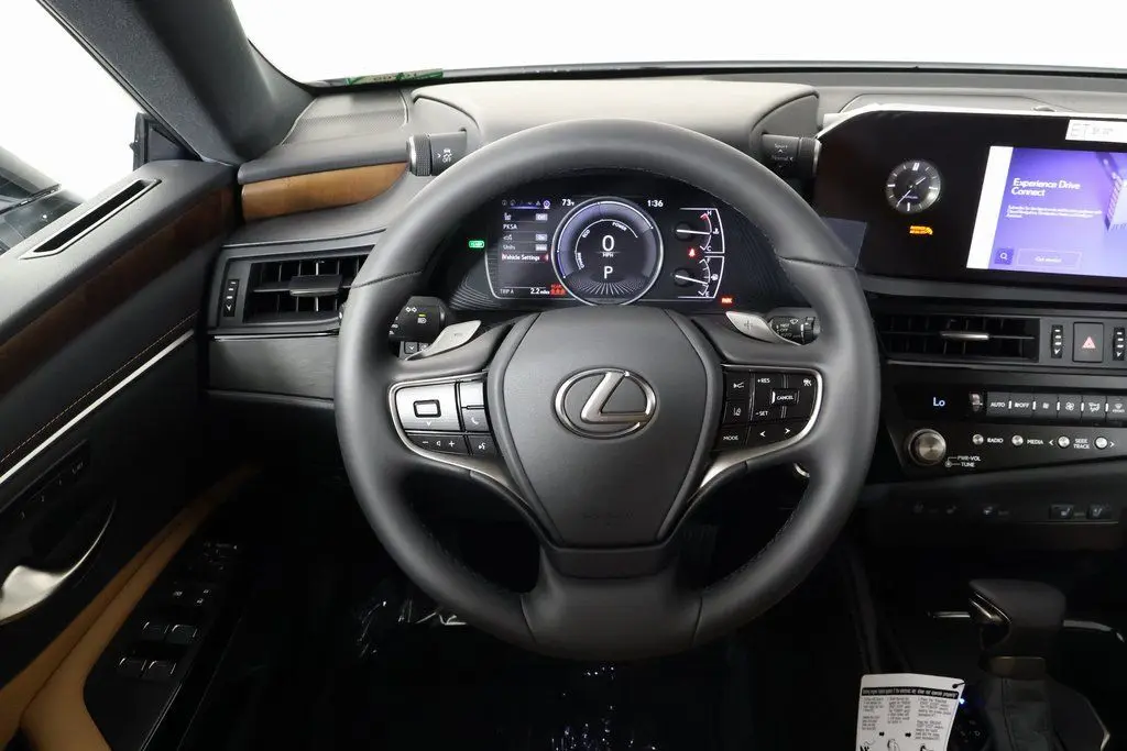 2025 Lexus ES 300h photo 3