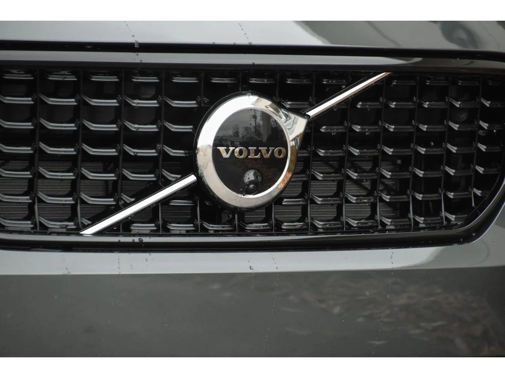 2026 Volvo - image 10