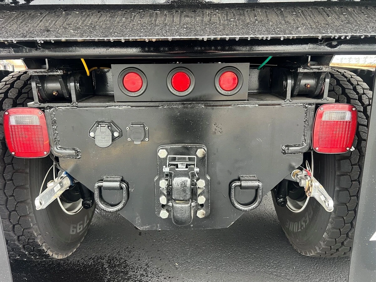 2027 Freightliner 114SD — photo 4