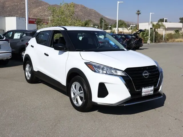 2025 Nissan KICKS PLAY Base's photo