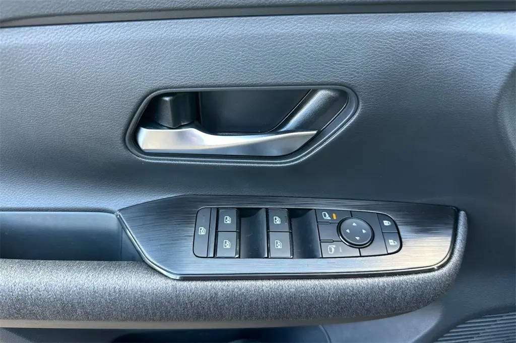 2026 Nissan Kicks SV photo 7