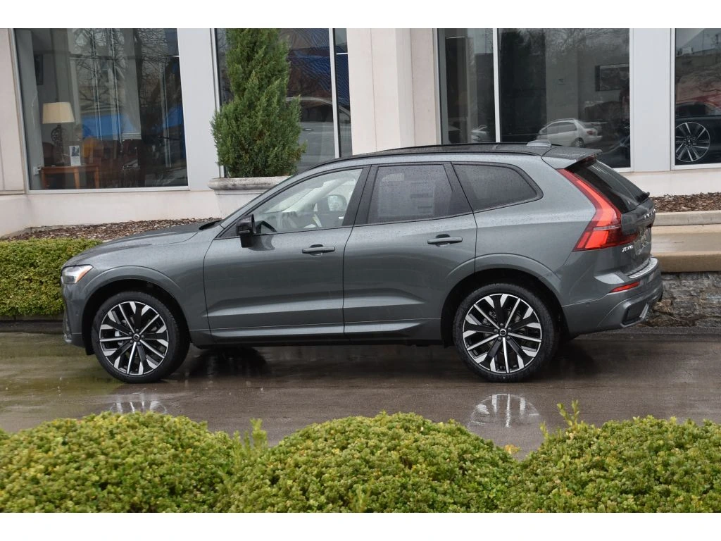 2026 Volvo - image 7